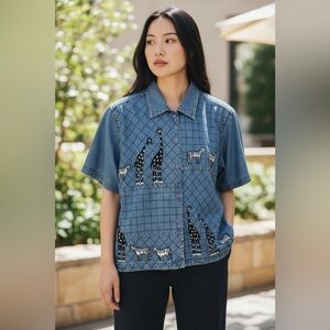 Vintage Life Style Womens Shorts Sleeve Denim Shirt with Animal Motif Size L